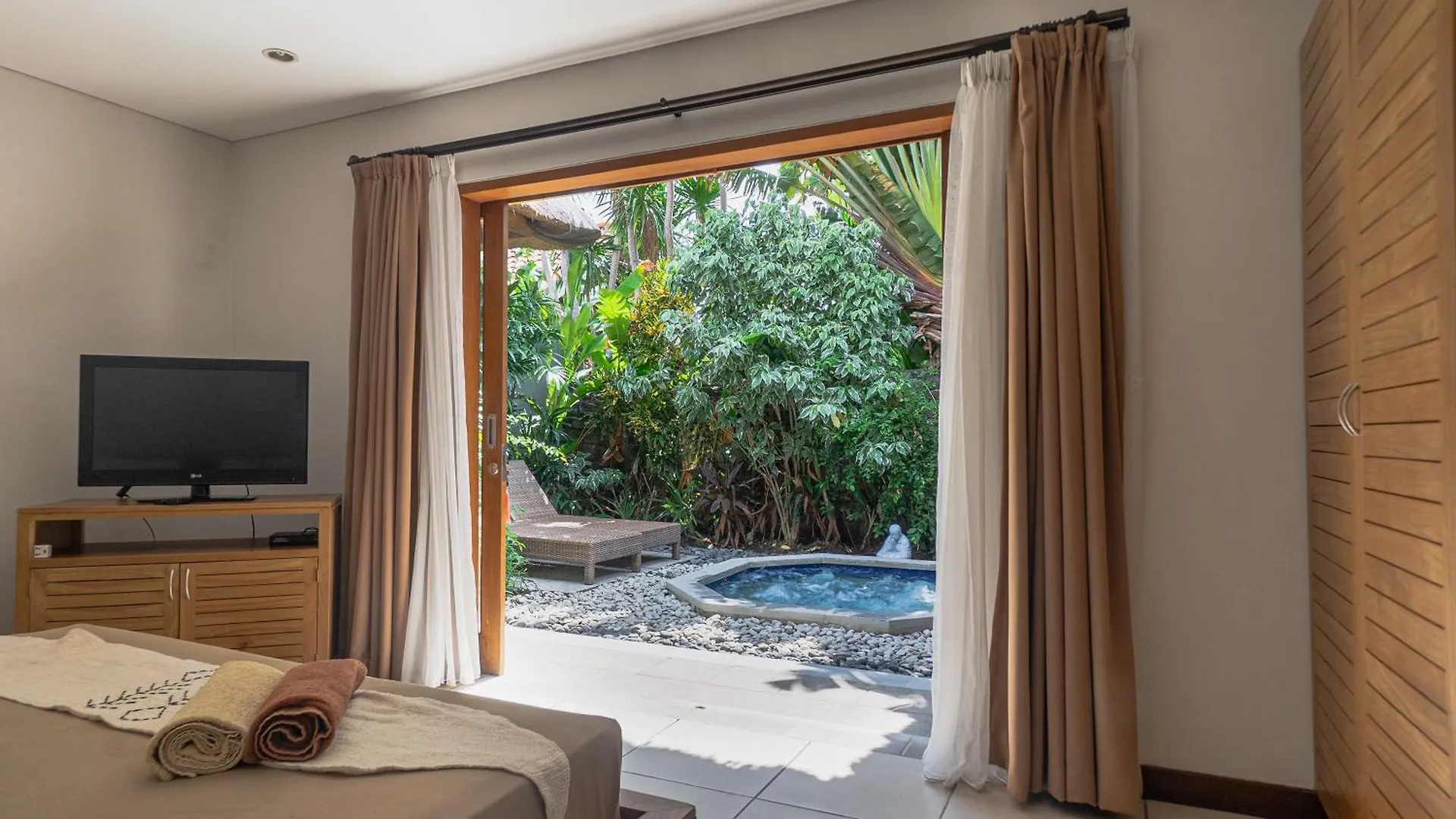 Balinea Holiday Home Seminyak 3*,